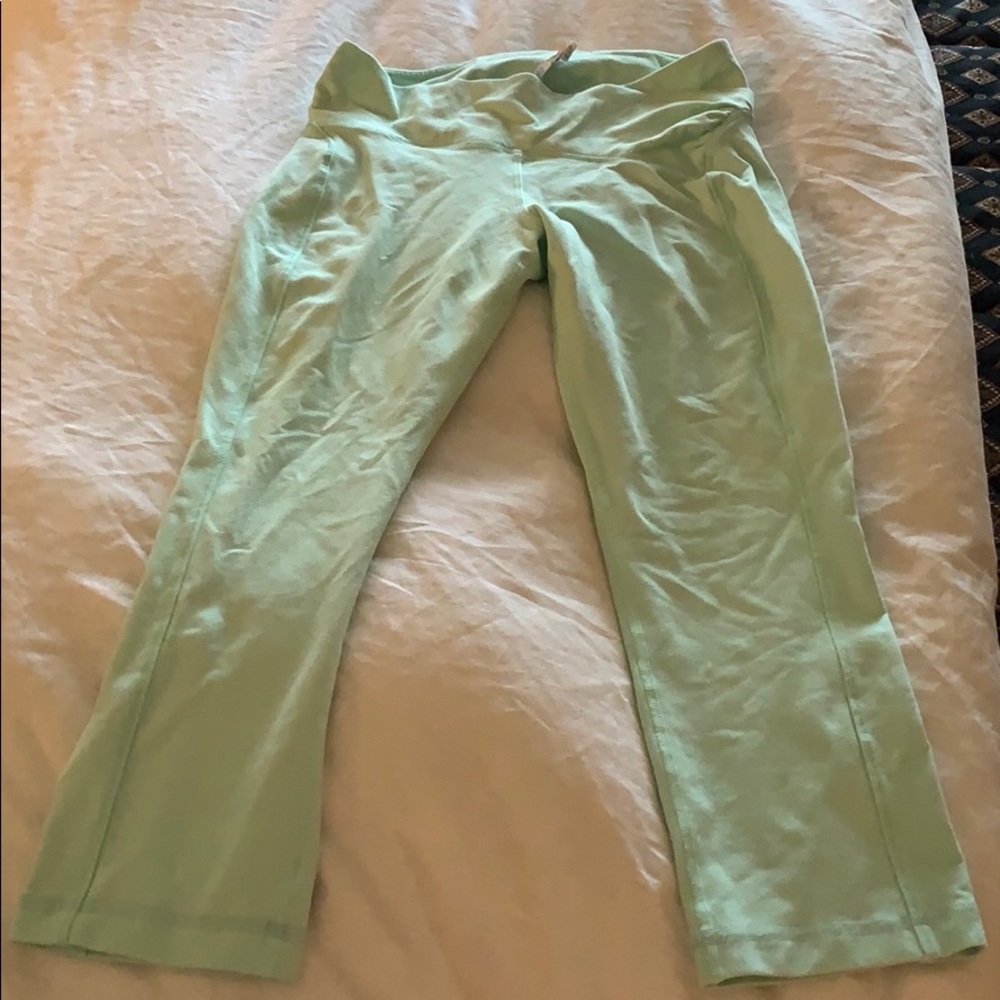 Mint green lululemon leggings *RARE COLOR FIND*